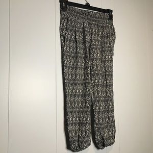 Eye Candy 100% rayon chevron capris EUC